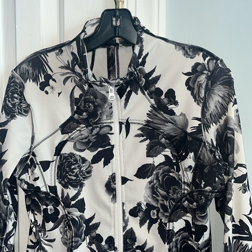 Lululemon Athletica Black and White Floral Jacket - Picture 6 of 12